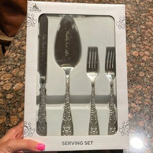 Disney Fairytale Weddings Cake Cutting and Serving Set